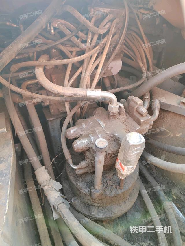 回转马达和主控阀（整机外观）