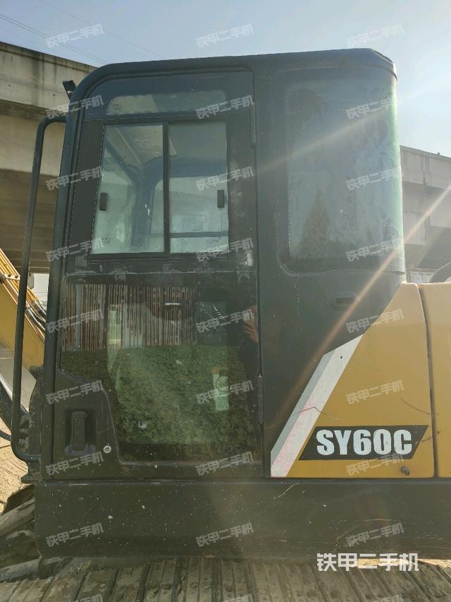  驾驶室正侧（驾驶室部分）