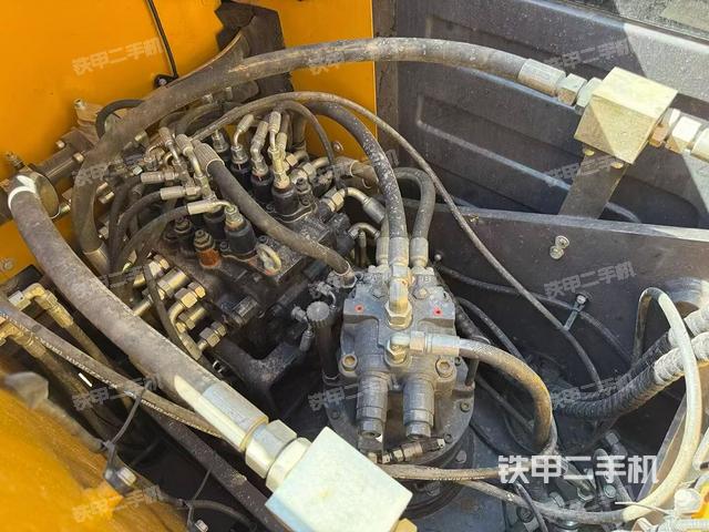 回轉馬達和主控閥（整機外觀）