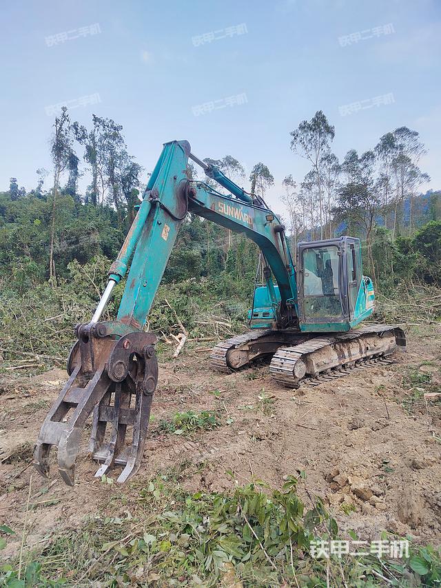 回转马达和主控阀（整机外观）