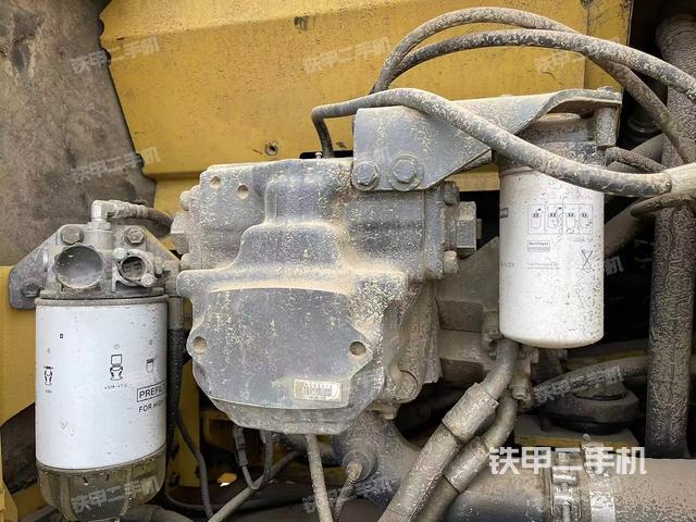 液壓泵艙室正面整體（整機(jī)外觀）