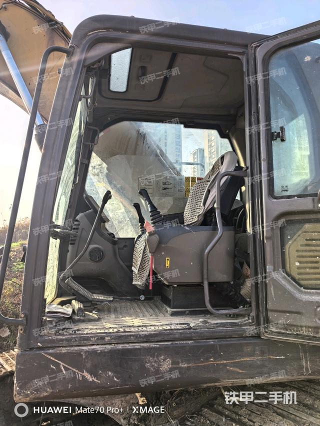 驾驶室整体（整机外观）