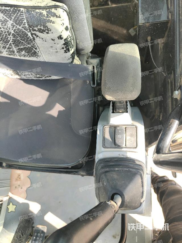 座椅左側(cè)控制臺(tái)/音響/含左手柄（駕駛室部分）