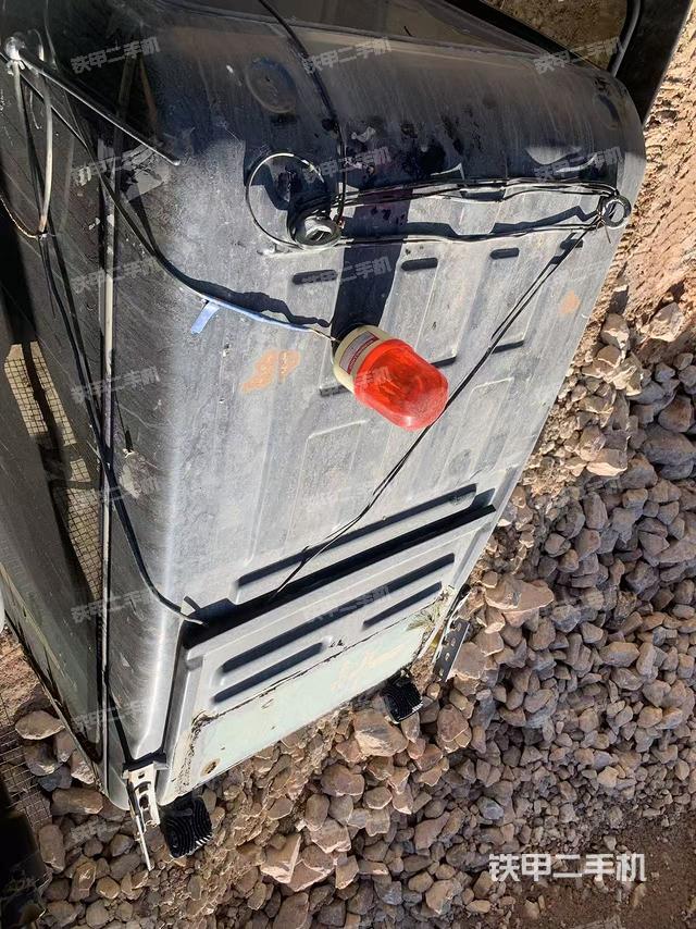 驾驶室顶部（整机外观）