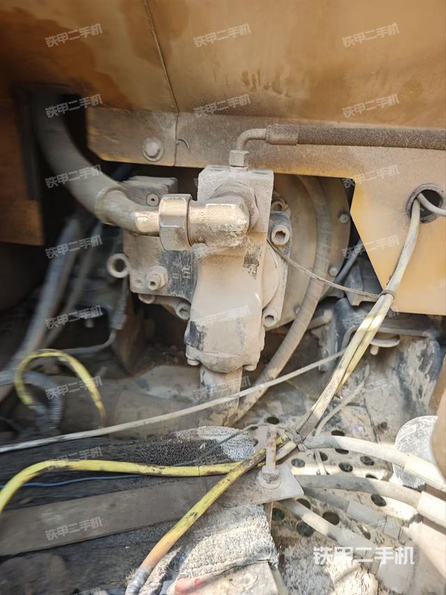 回转马达和主控阀（整机外观）