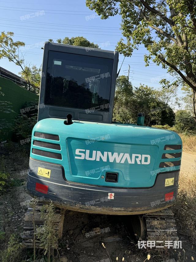 驾驶室顶部（整机外观）