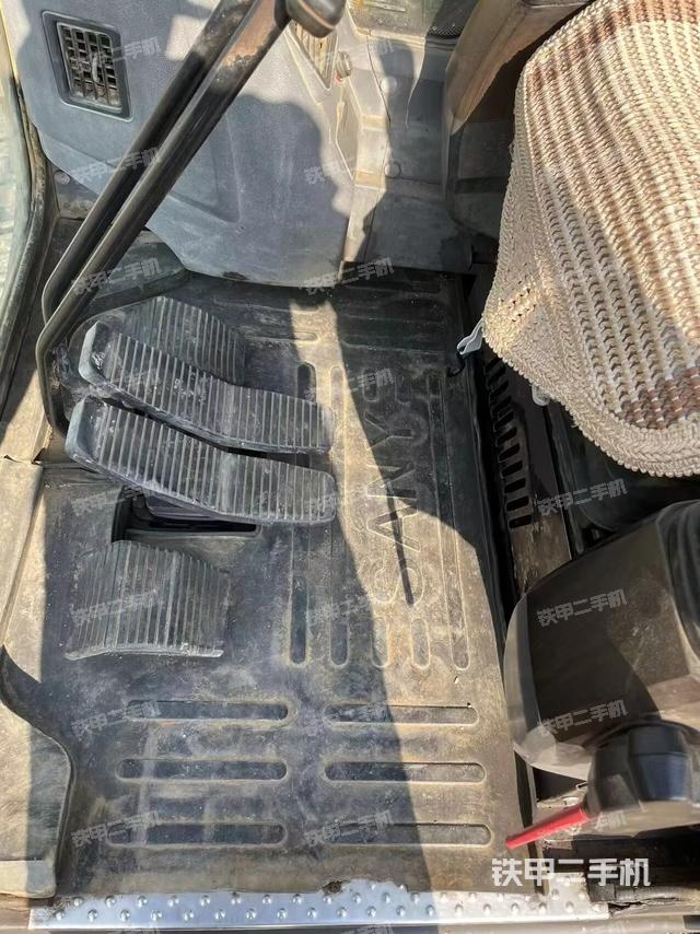 駕駛室整體（整機(jī)外觀）