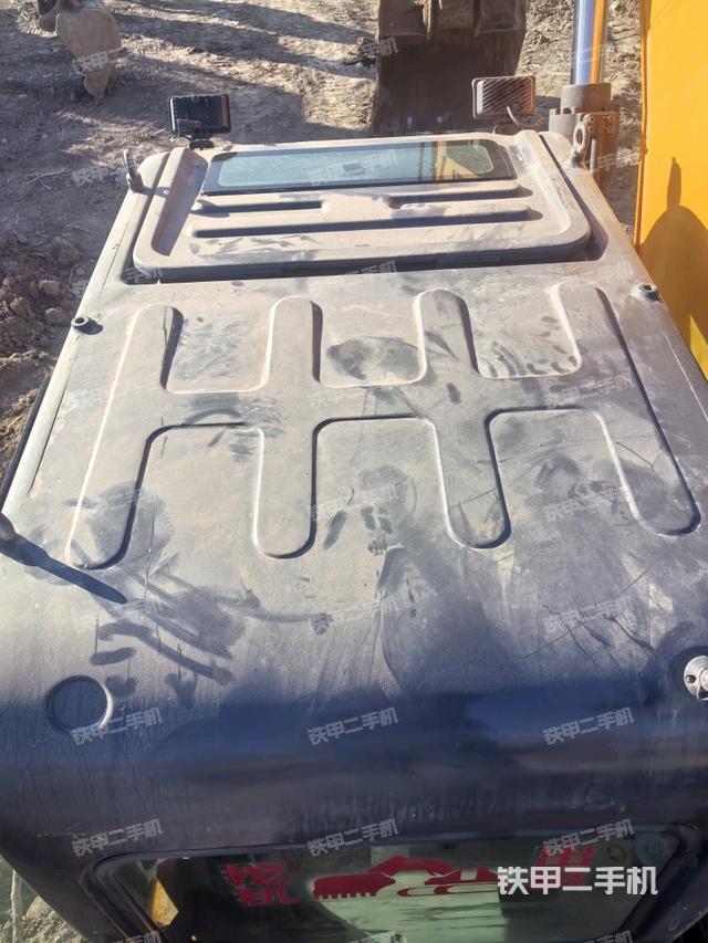 驾驶室顶部（整机外观）