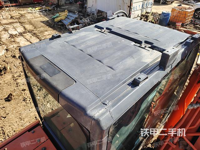 液压泵舱室正面整体（整机外观）