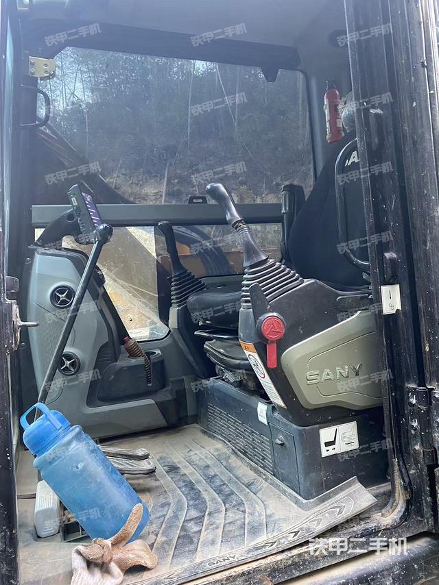 驾驶室整体（整机外观）