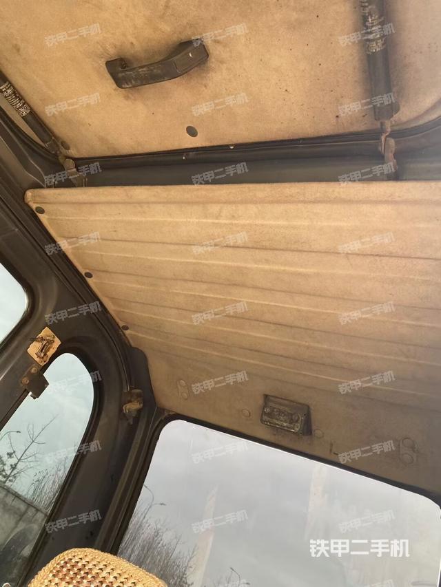 驾驶室顶部（整机外观）