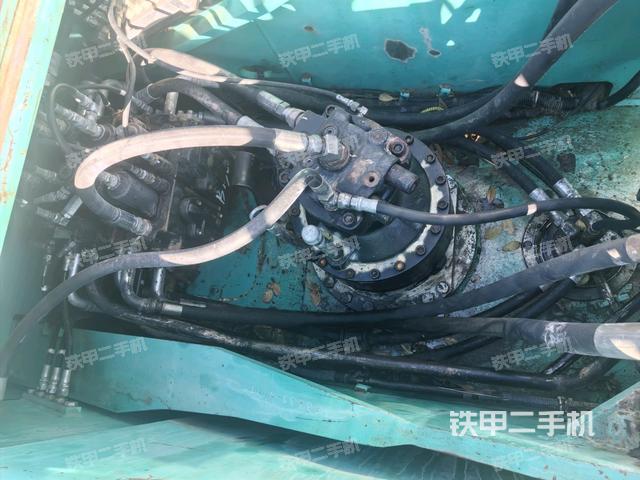 回转马达和主控阀（整机外观）