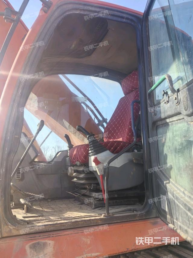 驾驶室整体（整机外观）