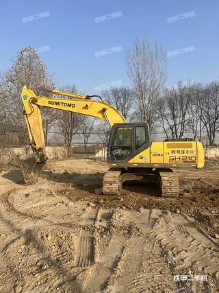住友SH210-5挖掘机