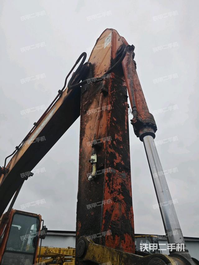 小臂整体右前（工作和回转装置）