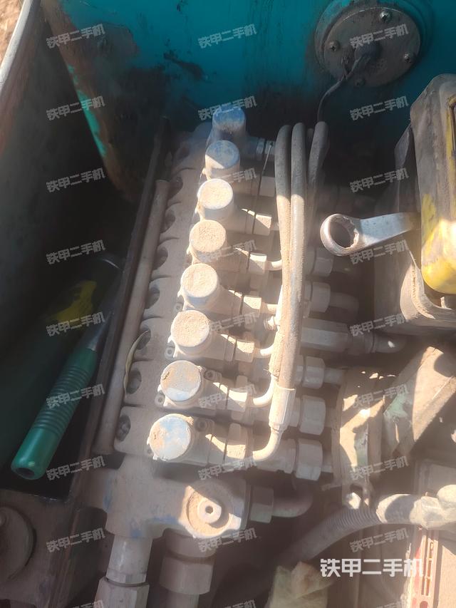 回转马达和主控阀（整机外观）