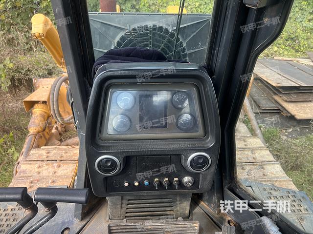 驾驶室操作台（设备外观及核心部件）