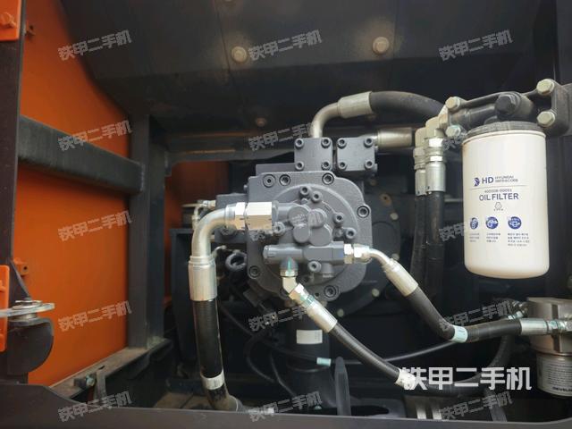 液压泵舱室正面整体（整机外观）