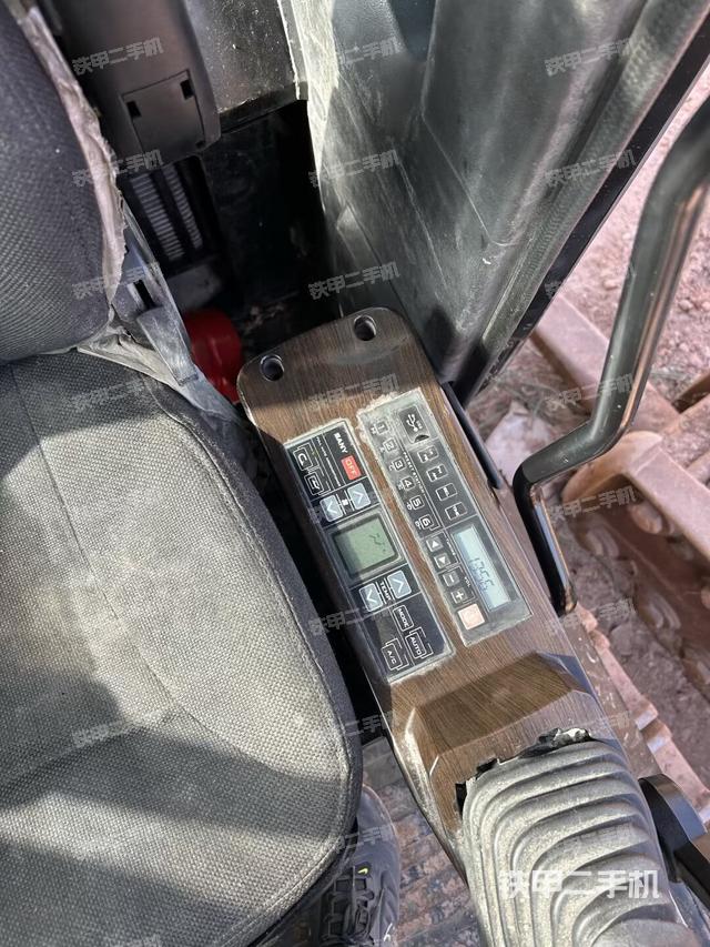 座椅左侧控制台/音响/含左手柄（驾驶室部分）