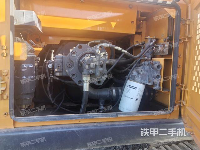 液压泵舱室正面整体（整机外观）