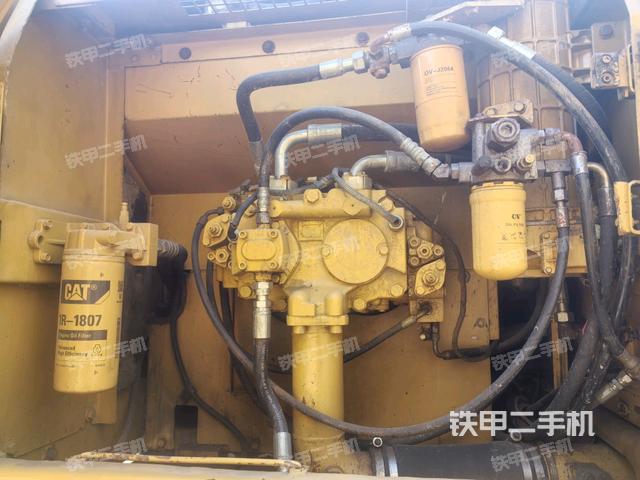 液压泵舱室正面整体（整机外观）