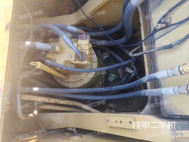 回转马达和主控阀（整机外观）