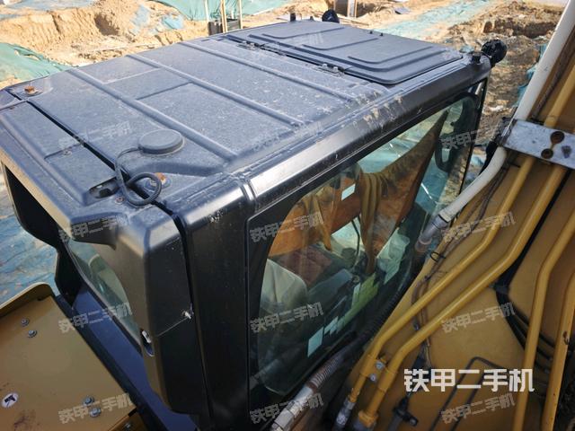 驾驶室顶部（整机外观）