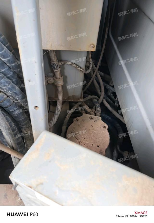 回转马达和主控阀（整机外观）