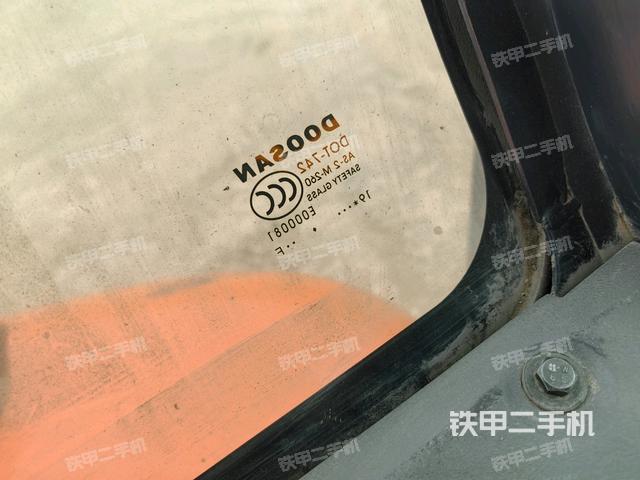 后窗玻璃角标（驾驶室部分）