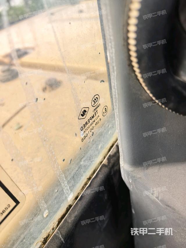 后窗玻璃角标（驾驶室部分）