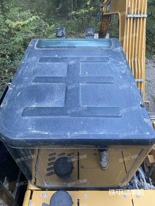 驾驶室顶部（整机外观）