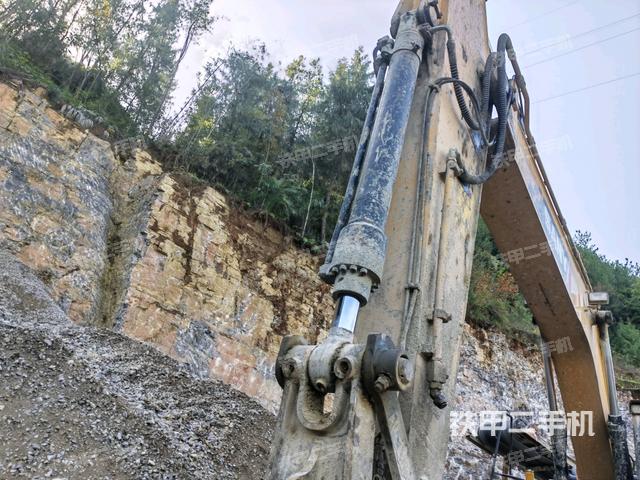 小臂整体左后（工作和回转装置）