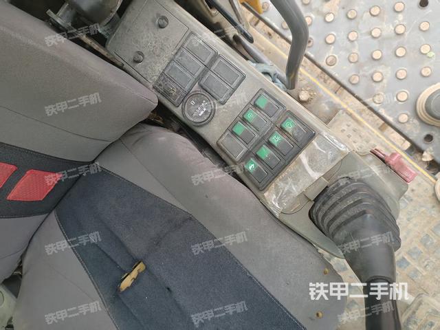 后窗玻璃角标（驾驶室部分）