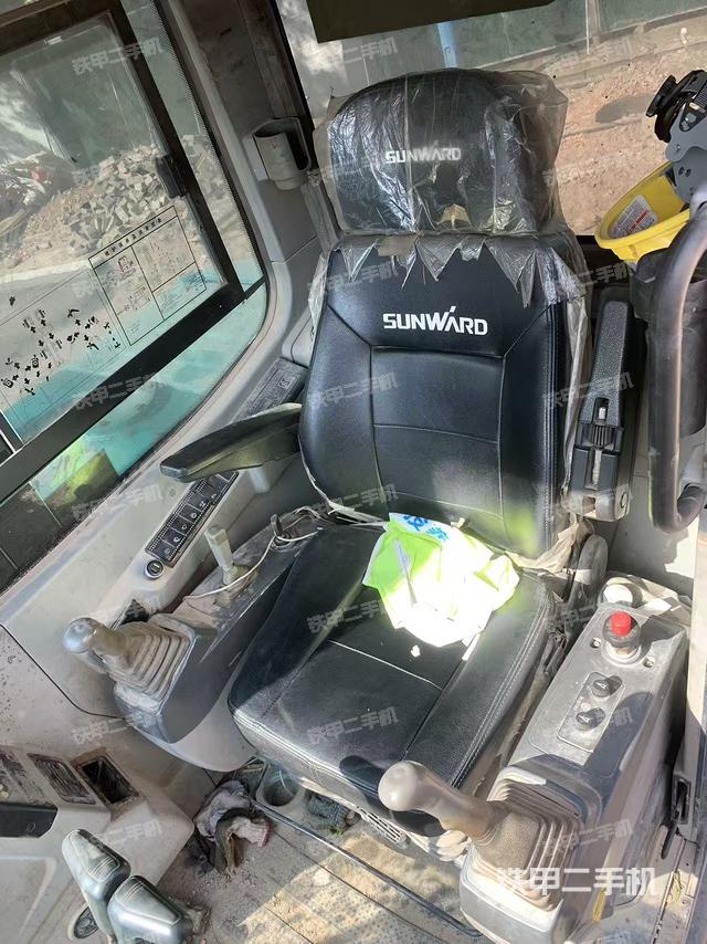 驾驶室整体（整机外观）