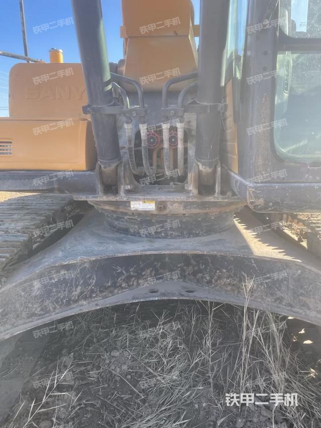 转盘和下车架正前（工作和回转装置）