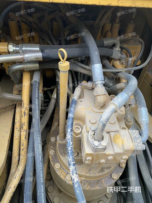 回转马达和主控阀（整机外观）