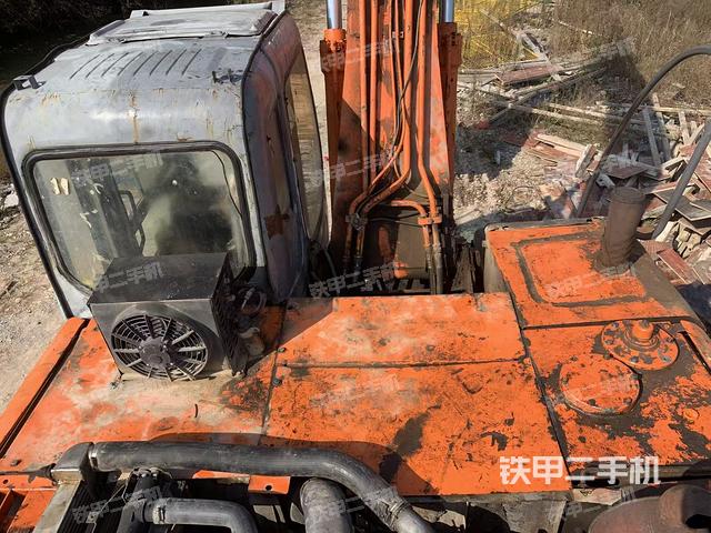 驾驶室顶部（整机外观）