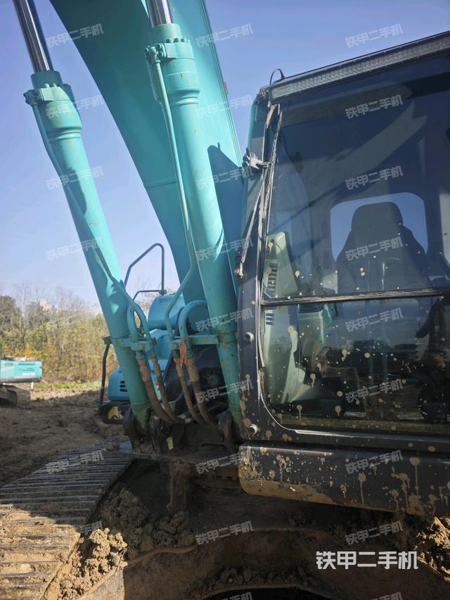 驾驶室顶部（整机外观）