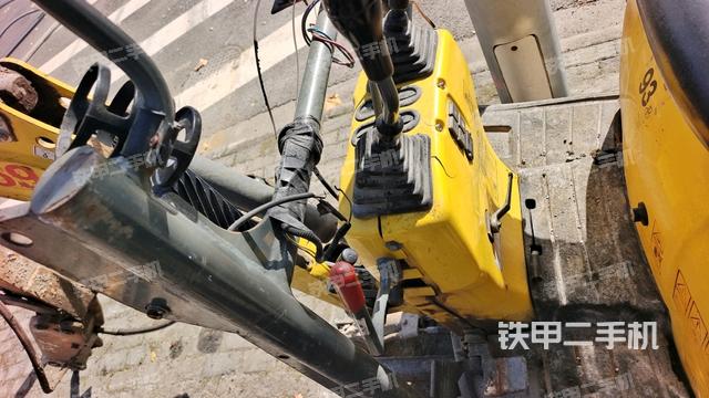 座椅左侧控制台/音响/含左手柄（驾驶室部分）