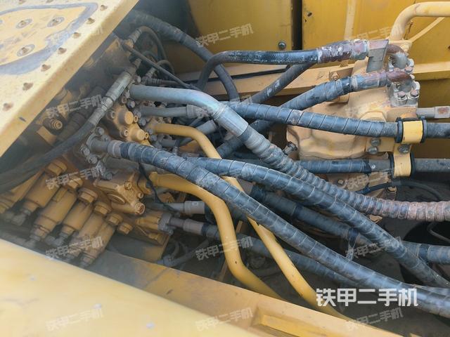 回转马达和主控阀（整机外观）