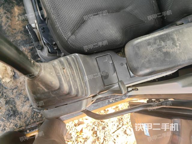 座椅右侧控制台/钥匙门/油门/含右手柄（驾驶室部分）