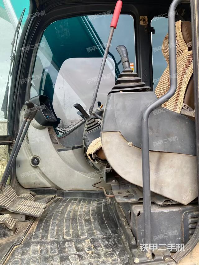 驾驶室整体（整机外观）