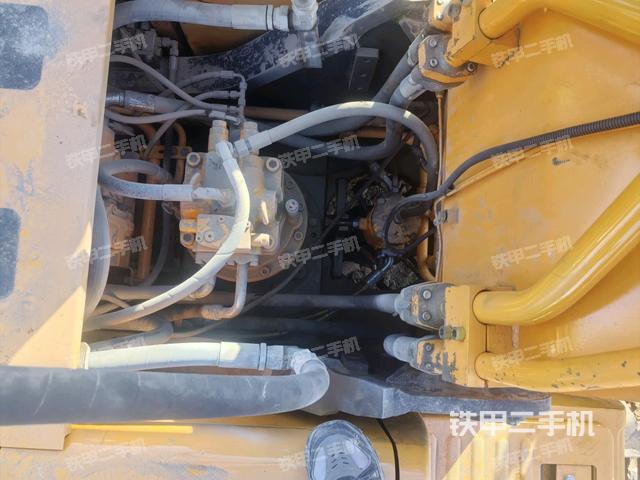 回转马达和主控阀（整机外观）