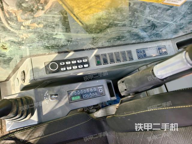 座椅右侧控制台/钥匙门/油门/含右手柄（驾驶室部分）