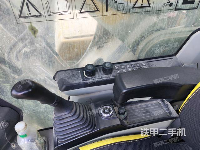 座椅右侧控制台/钥匙门/油门/含右手柄（驾驶室部分）