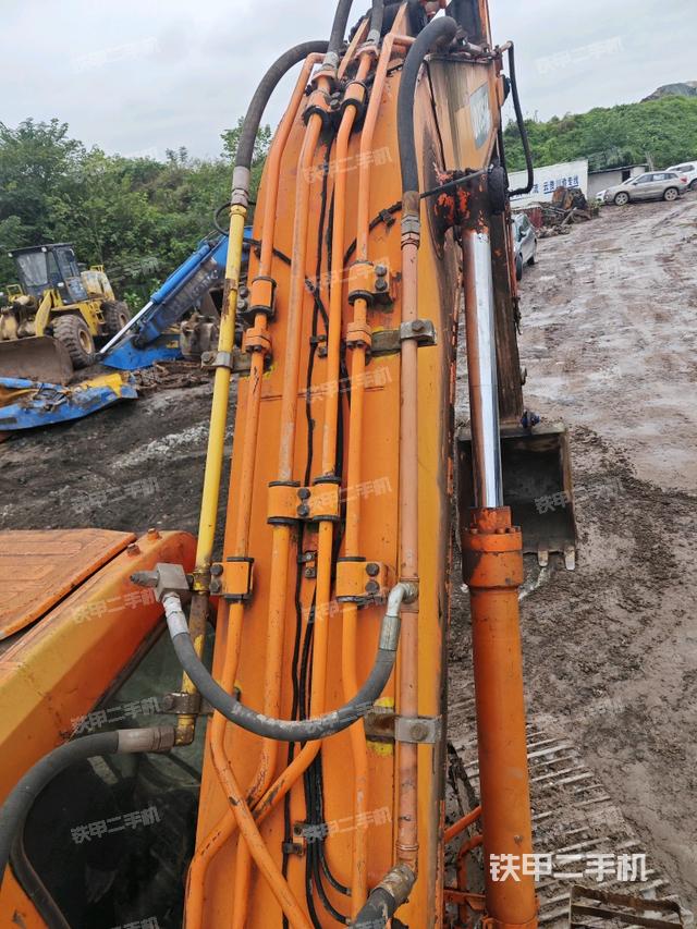 大臂背部俯视（工作和回转装置）