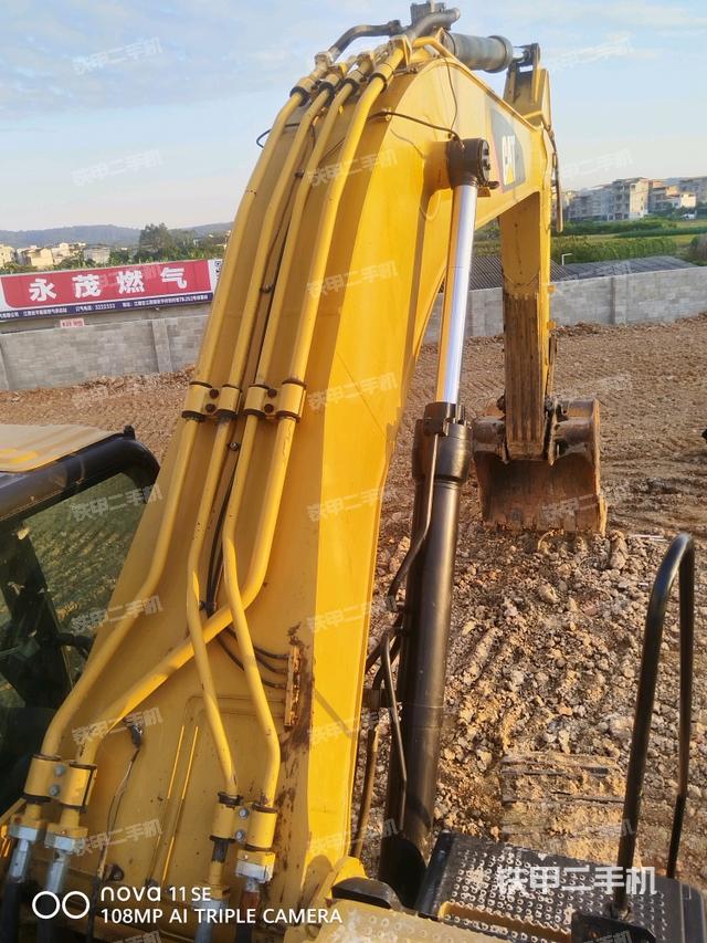 大臂背部俯视（工作和回转装置）