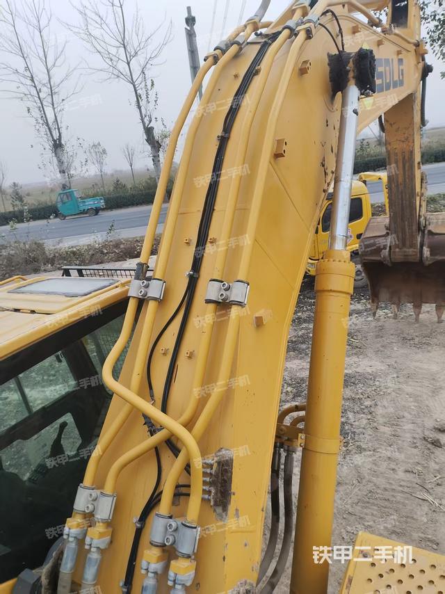 大臂背部俯视（工作和回转装置）