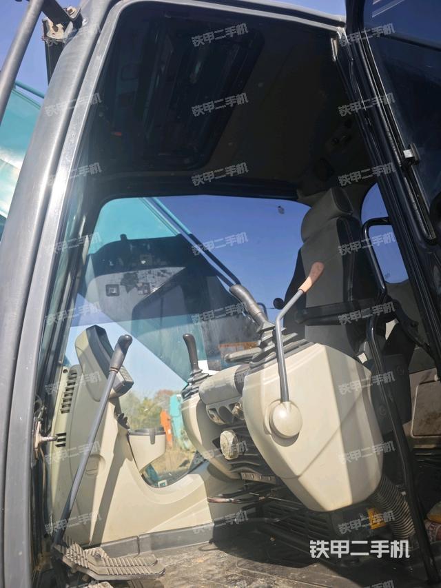 驾驶室整体（整机外观）