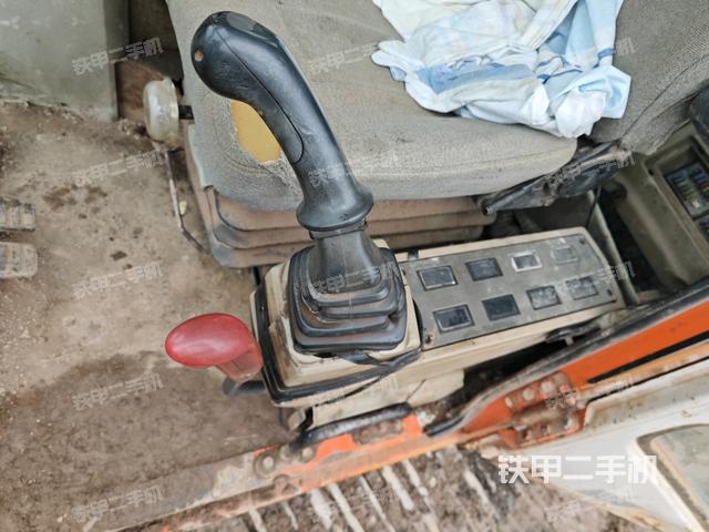 座椅左侧控制台/音响/含左手柄（驾驶室部分）